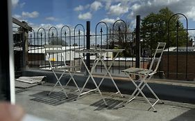 Brand New Suit Room 10 Min To Walk Central Line!
